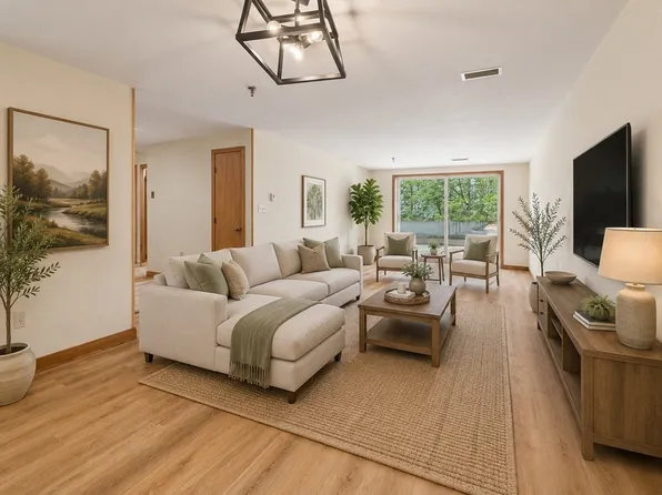 45 Christopher Dr APT 105, Methuen, MA 01844