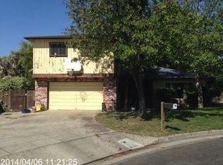 241 Maple Ct, Madera, CA 93637