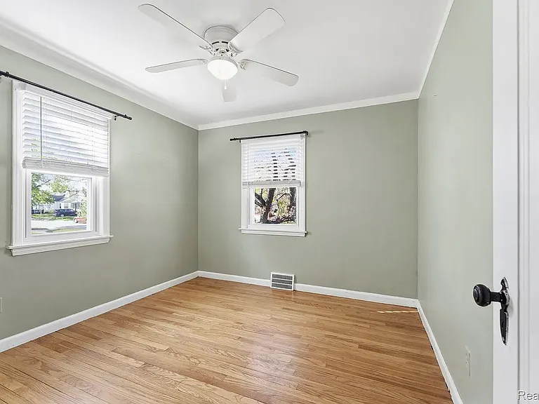 23080 Audette St — Photo 6