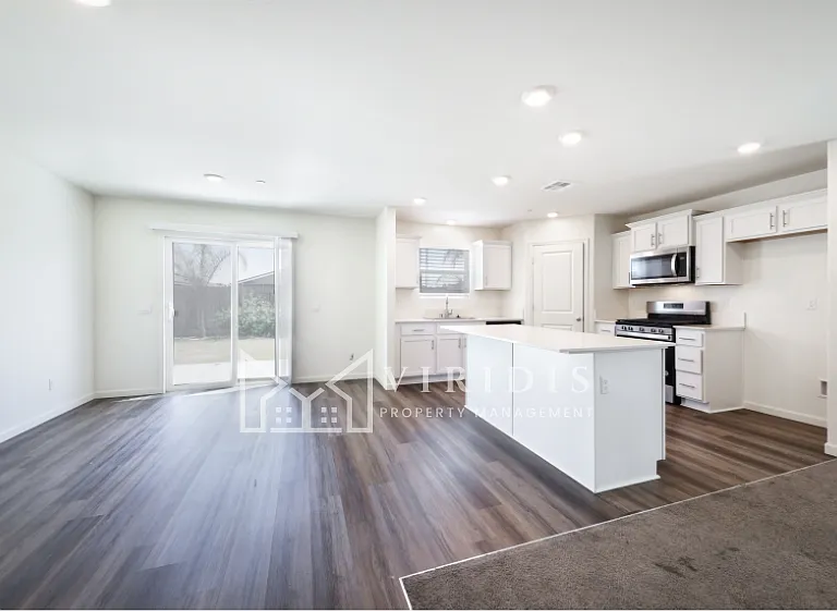 5917 Vespucci Ave — Photo 14
