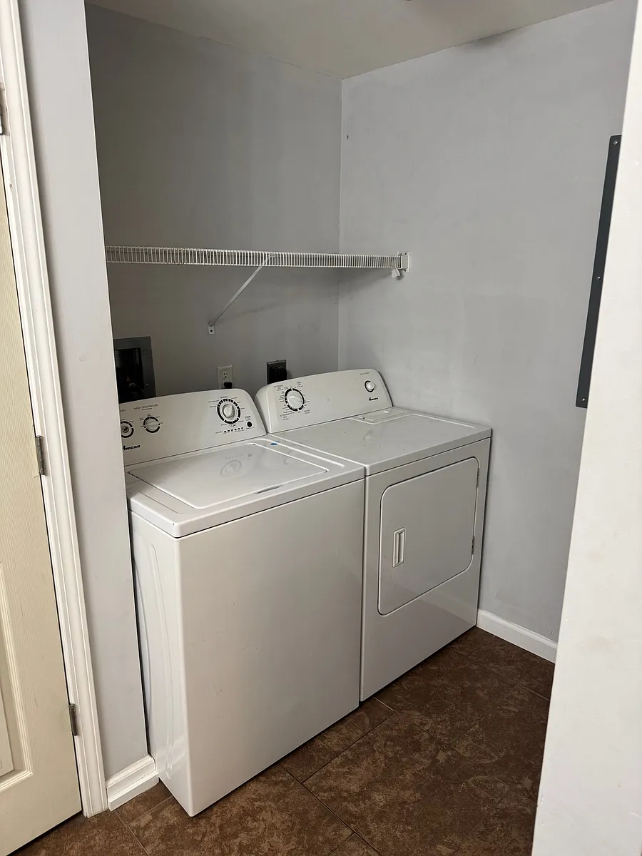 Building Photo - 116 E Missouri Blvd #5