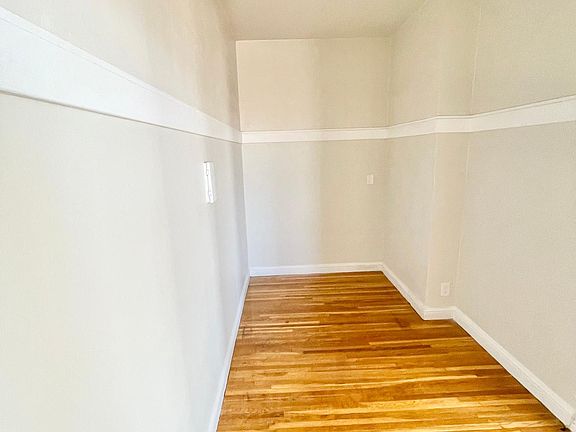 5th image of 2650 Franklin St #31