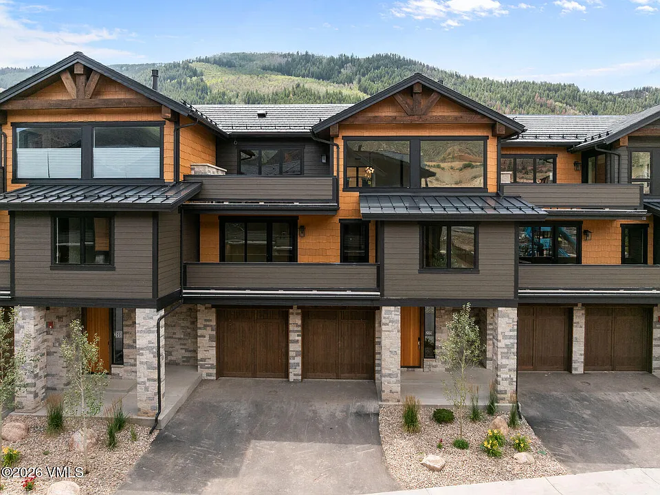 209 Goldfinch Ln