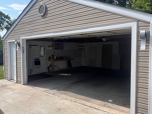 3rd image of 29850 Bridge St
