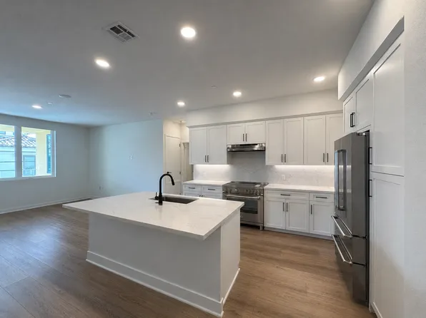 414 Main St Unit 210, Huntington Beach, CA 92648