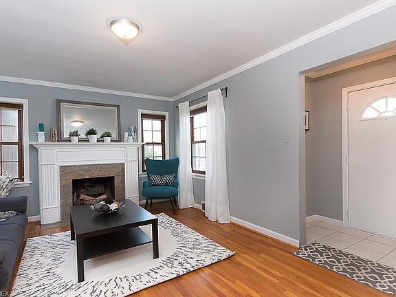 2nd image of 340 Marguerite Ave