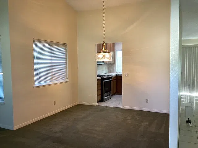 3 bed, 2.0 bath, 1385 sqft, $2,600 — Photo 4