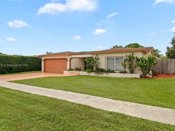 330 NW 92nd Ave, Pembroke Pines, FL 33024