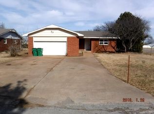 629 E Ohio St, Walters, OK 73572