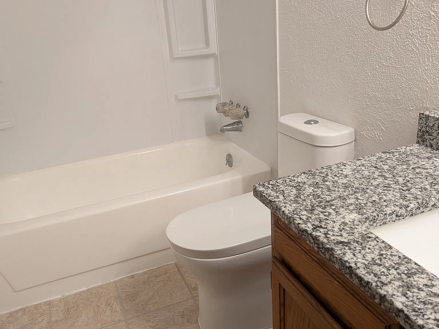 2 bed, 894 sqft, $1,600 — Photo 4