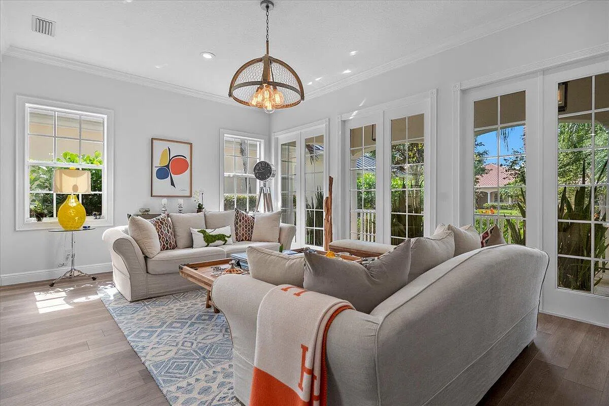 4 bed, 3.5 bath, 2499 sqft, $12,500 — Photo 4