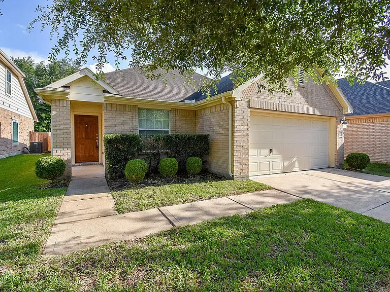 20615 Maple Rain Ct — Photo 1