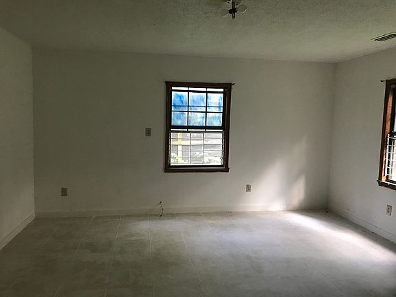 3rd image of 3673 Townes Ave