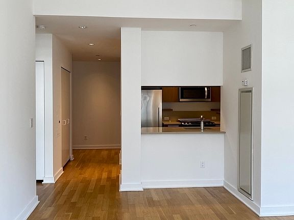 4th image of 885 6th Ave APT 17H