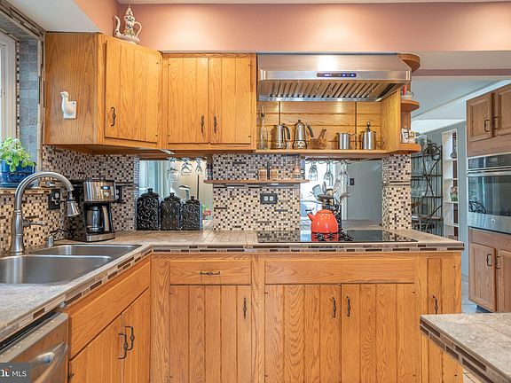 5th image of 11696 Fox Glen Dr