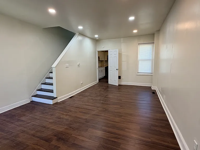 1130 Green St — Photo 7