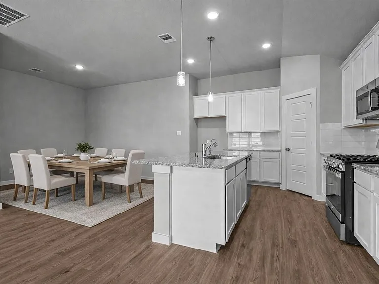 3003 Middleton Dr — Photo 6