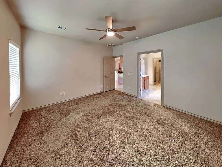 9416 NW 91st Cir — Photo 11