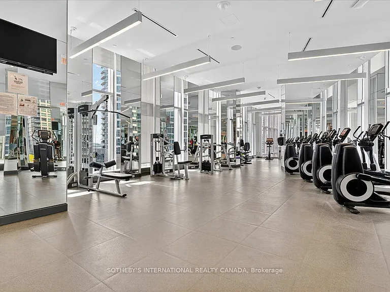 10 York St #2105 — Photo 32