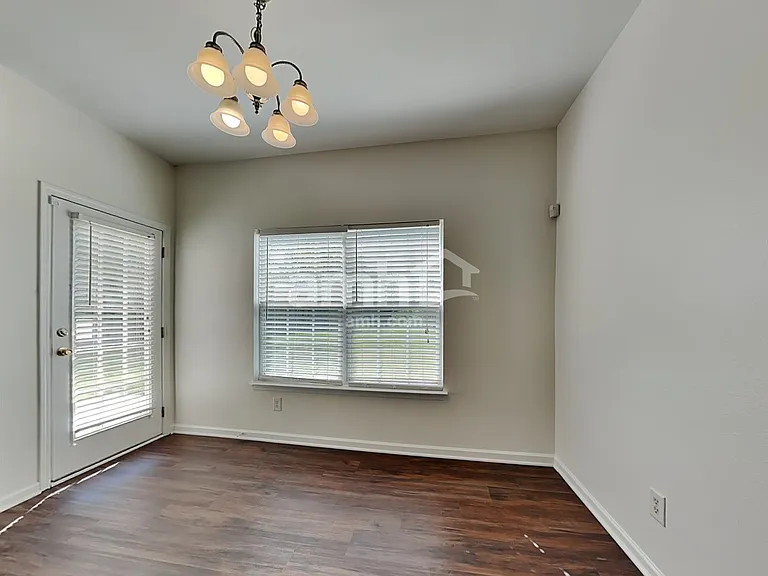 2526 Ingleside Dr — Photo 4