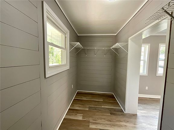 5th image of 208 Shannon Forest Dr