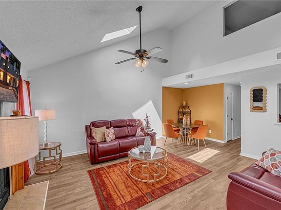 5th image of 13 Hackberry Pl