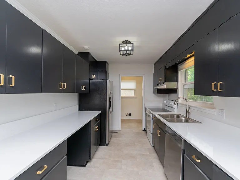 1621 Fernwood Cir — Photo 10
