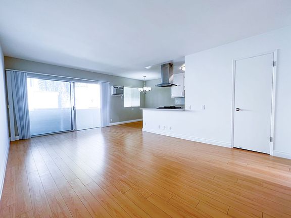 5th image of 11945 Darlington Ave APT 6