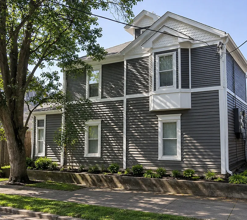 215 E Ormsby Ave