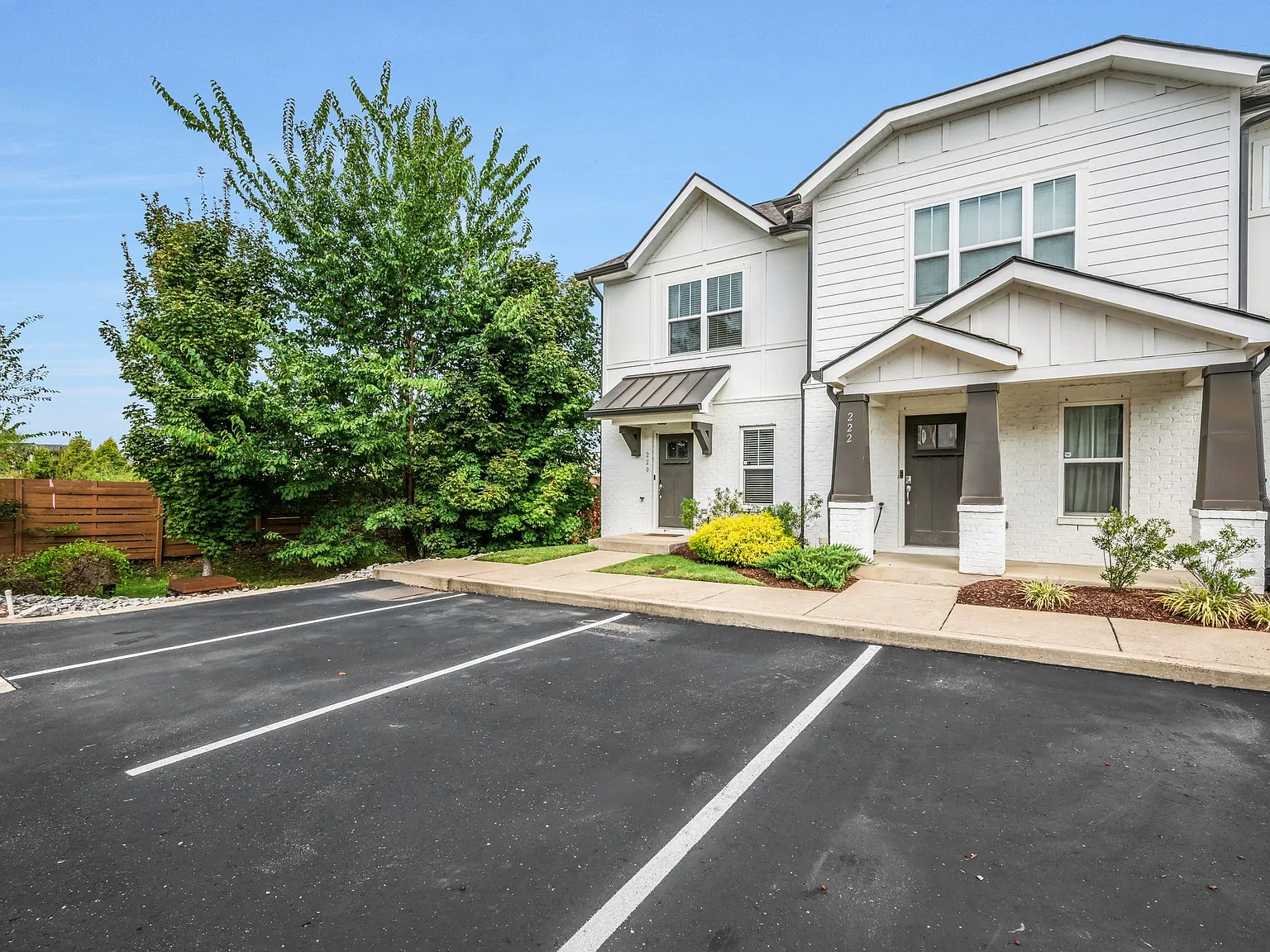 2 bed, 2.5 bath, 1198 sqft, $2,750 — Photo 2