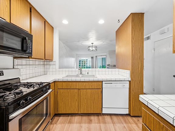 4th image of 700 E Lake Dr Unit 94