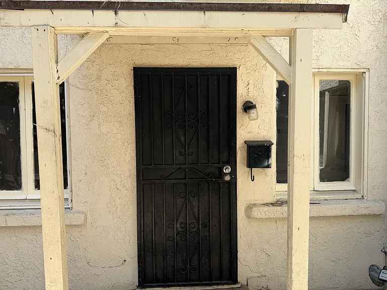567 N Oakland Ave #5 — Photo 1