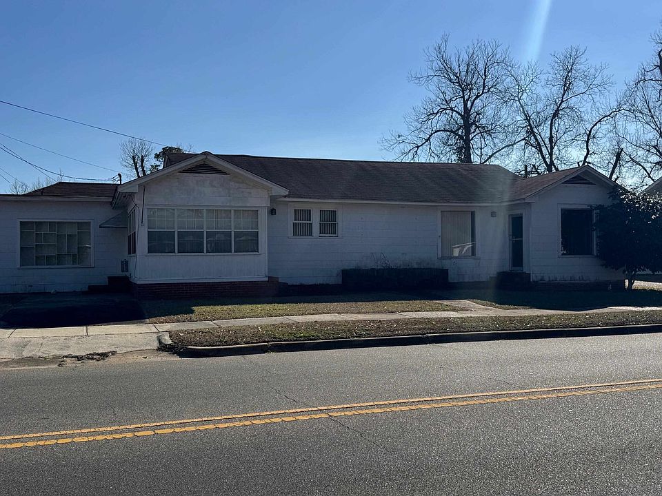 1st image of 404 E Stewart Ave