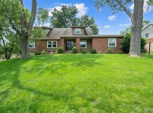 313 Wildbrier Dr, Ballwin, MO 63011