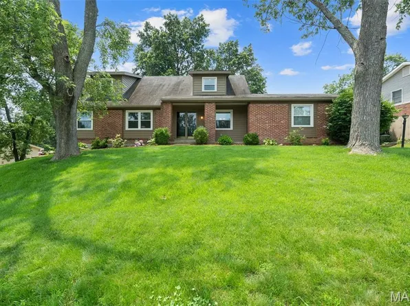 313 Wildbrier Dr, Ballwin, MO 63011