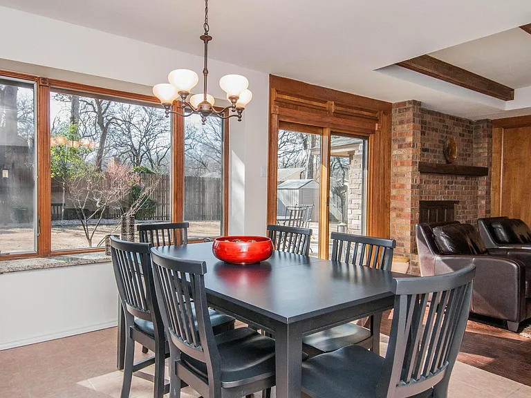 2947 Southridge Dr — Photo 8