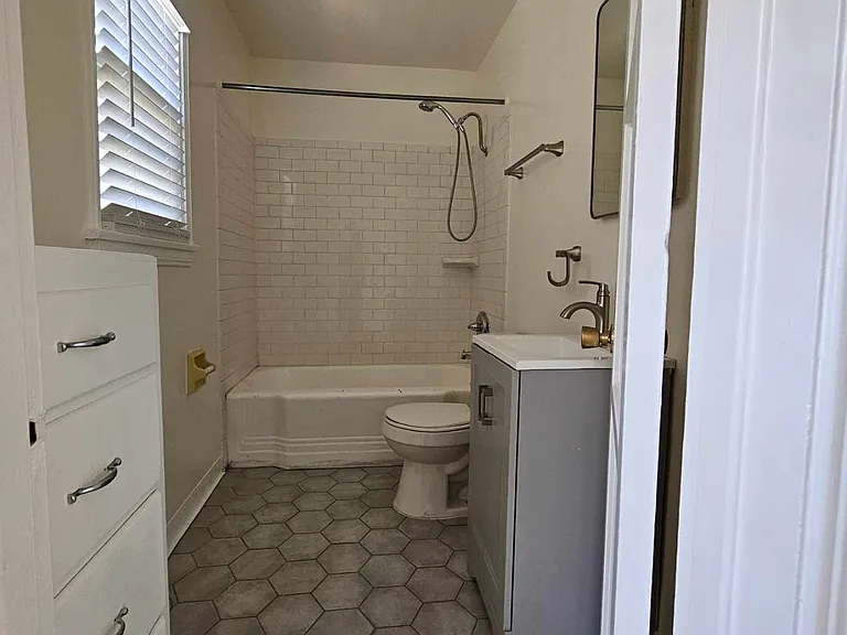 2034 Chestnut Ave — Photo 16