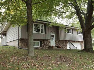 2228 Mayflower Dr, Pekin, IL