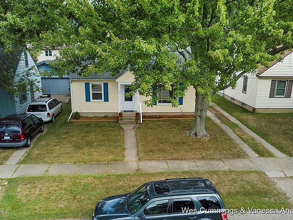 5th image of 2110 Ontario Ave NE