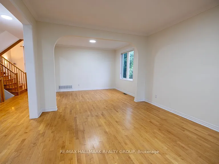 281 Goldridge Dr — Photo 3