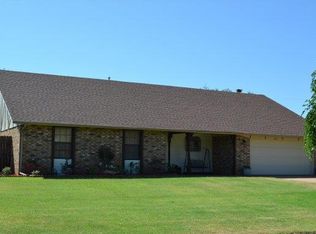 104 Grand Mark Dr, Elk City, OK 73644