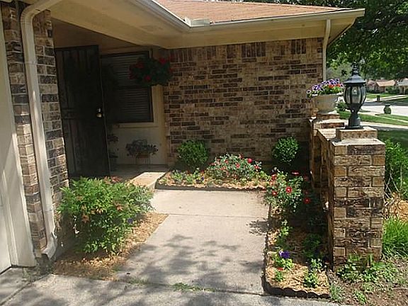 3rd image of 1629 Vicksburg Dr