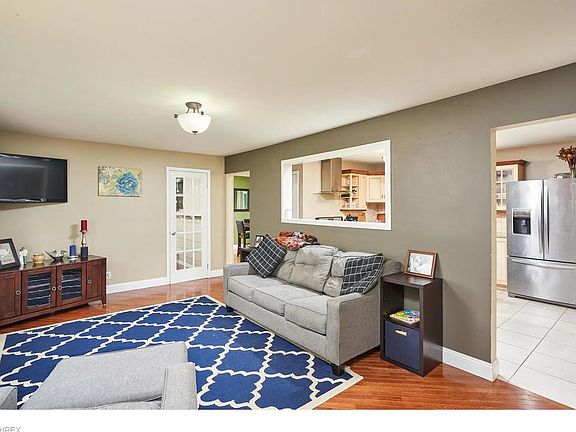 4th image of 55 Flowerdale Dr