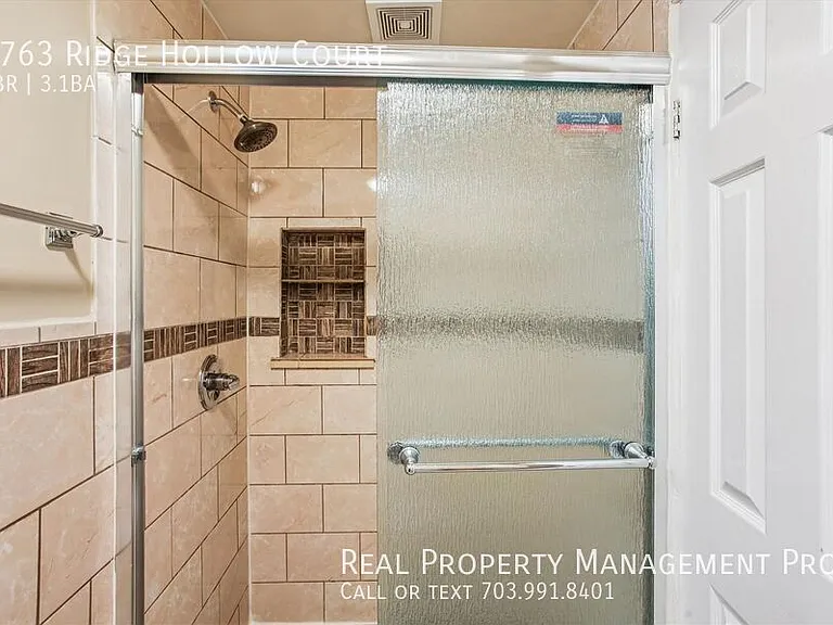 8763 Ridge Hollow Ct — Photo 6