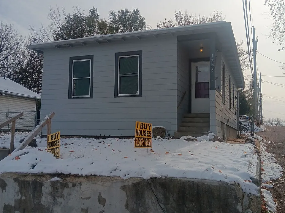 1605 W 10th St