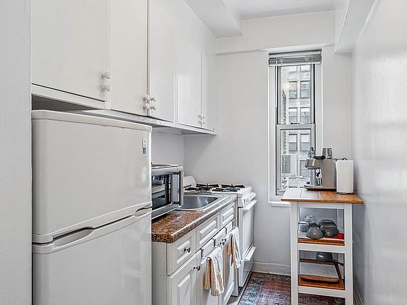 5th image of 220 Madison Ave APT 8D