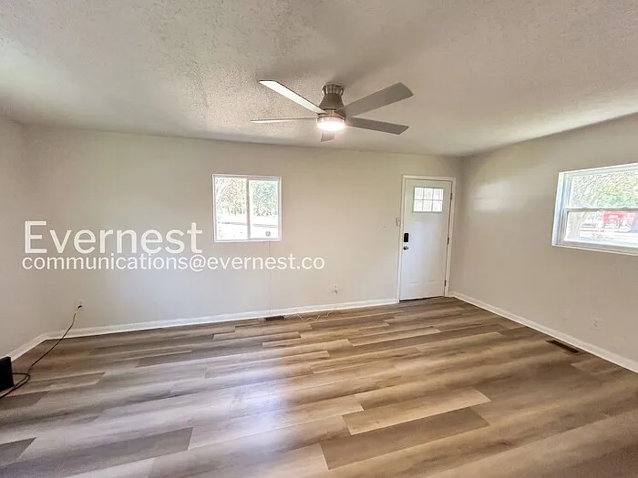 633 Hemlock Ave — Photo 2