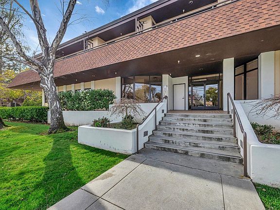 4th image of 724 Oak Grove Ave #3