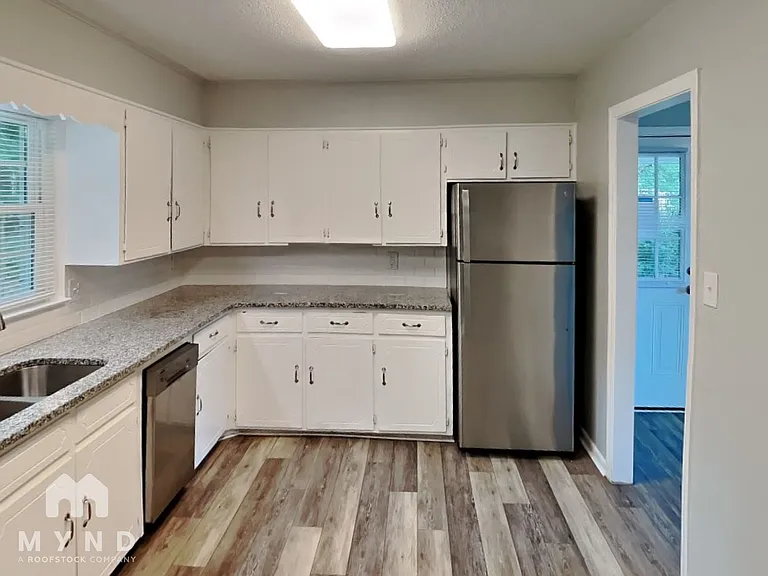 502 Cuthbertson St — Photo 7