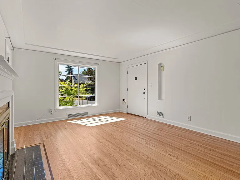 5336 NE 35th Pl — Photo 3